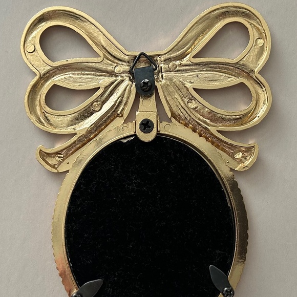 Bombay Company Gold Metal Bow & Tassel 3 Oval Frame Tiered Picture Frames Brass - Picture 7 of 9